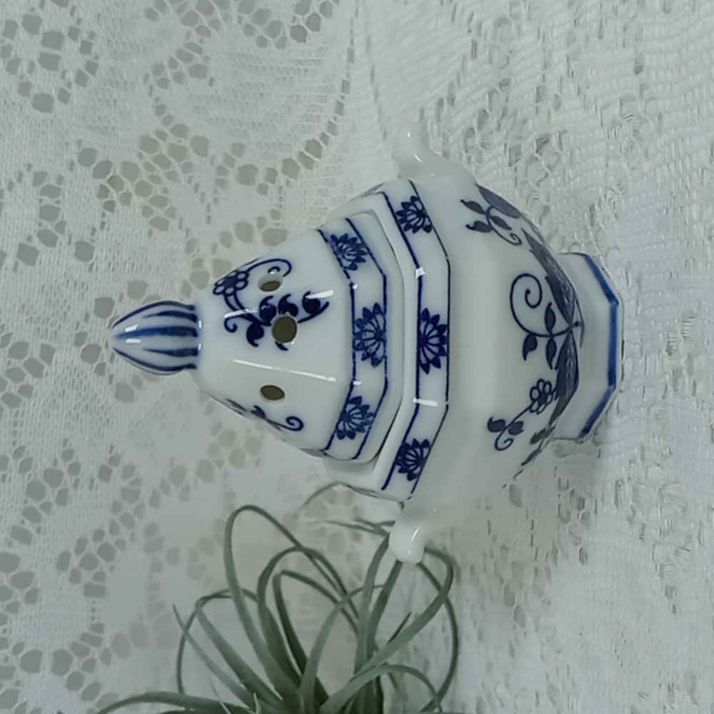 Vintage Vienna Woods Fine China Potpourri/ Incense Burner Blue Onion Pattern